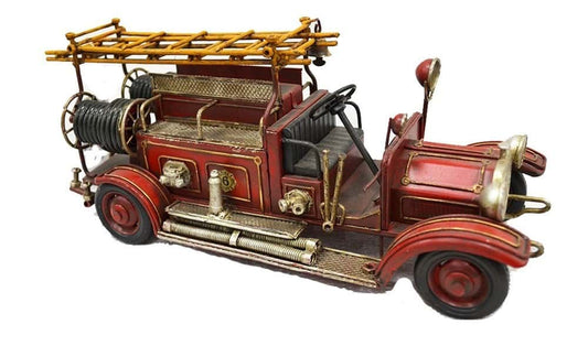 Camion de pompier antique en métal