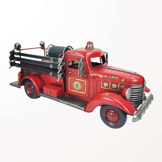 Camion de pompier en métal vintage entièrement chargé